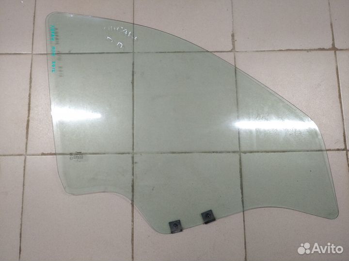 Стекло двери передней правой Renault Logan 1