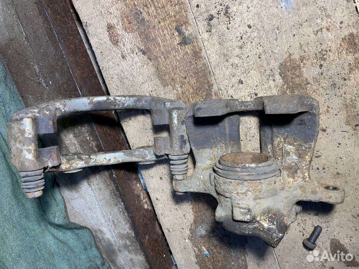 Суппорт передний правый audi 80 b3