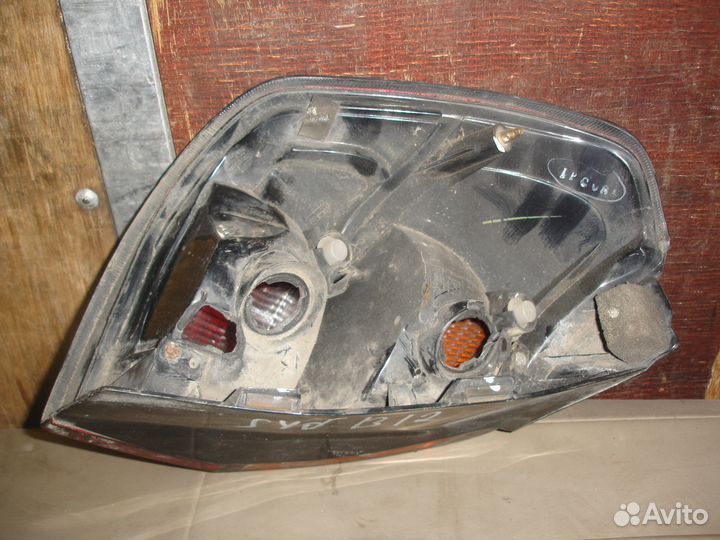 Фонарь задний прав Subaru Legacy Outback B12 98-03