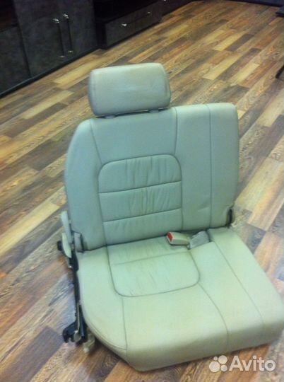 Сиденье в третий ряд Lexus LX470