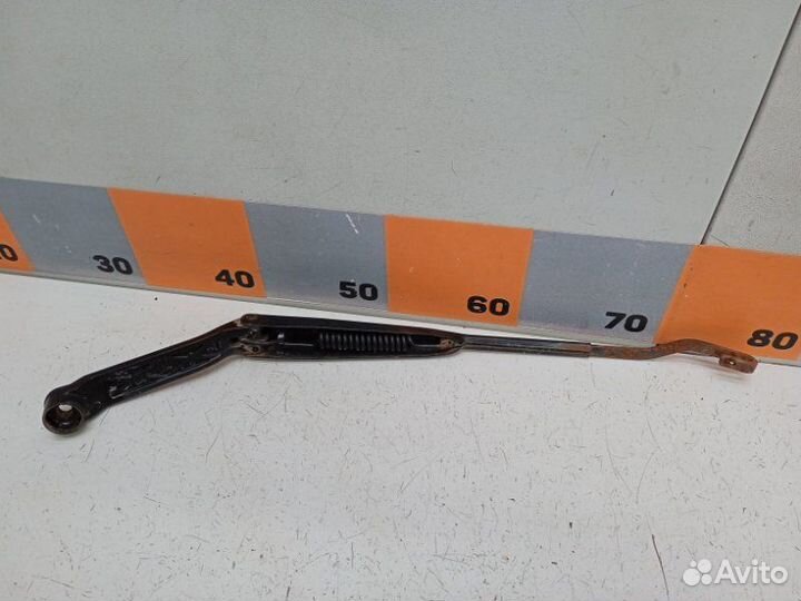 Поводок стеклоочистителя передний левый Toyota