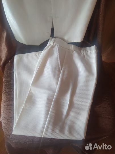 Жилет и брючки на мальчика белый