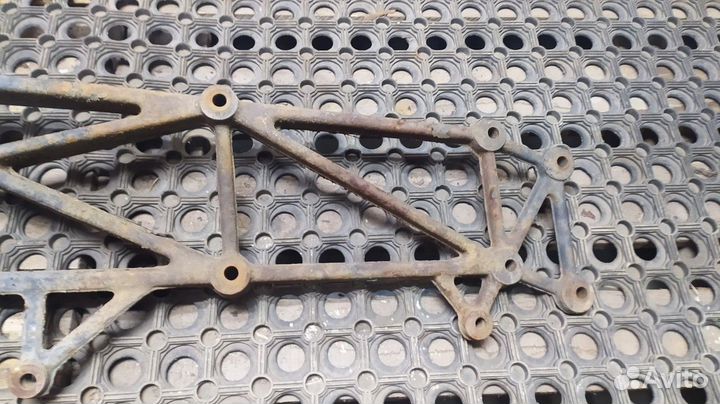 Кронштейн глушителя