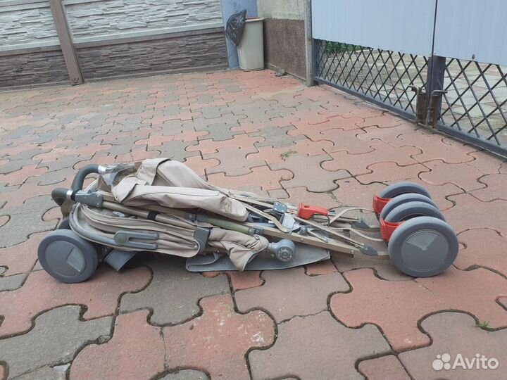 Детская складная коляска