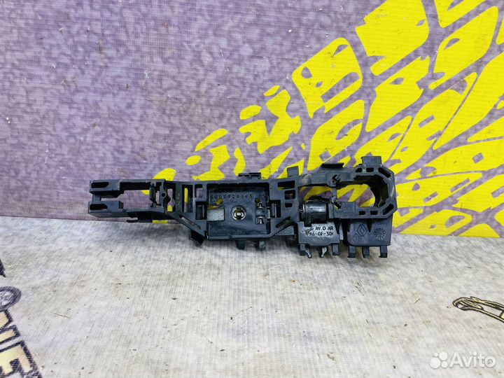 Кронштейн ручки Задней правой Передней левой Меган