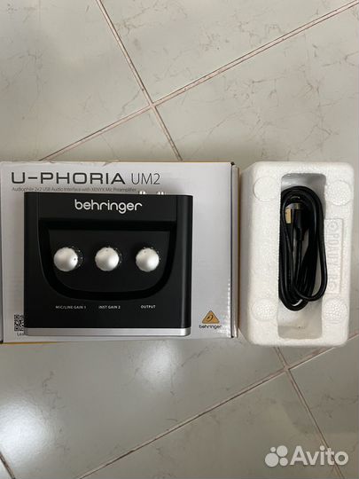 Внешняя звуковая карта Behringer U-Phoria UM2