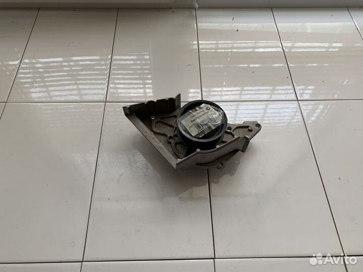 Помпа Audi 80 100 A4 A8 2.6/2.8 V6 91-95 Новая