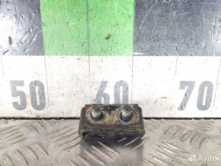 Петля багажника левая Mitsubishi Carisma 2000 2003