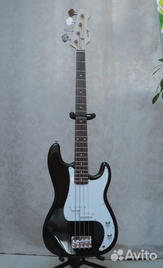 Бас-гитара Homage HEB700