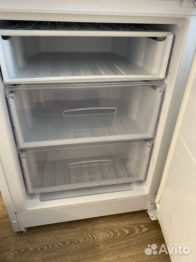 Холодильник бу indesit