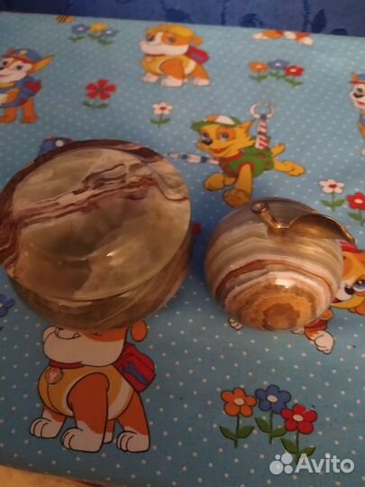 Шкатулка и яблоко из оникса