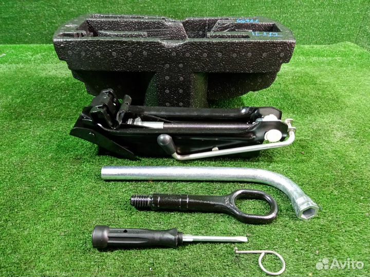 Домкрат Volkswagen Golf 6 cavd (1.4T) 2009