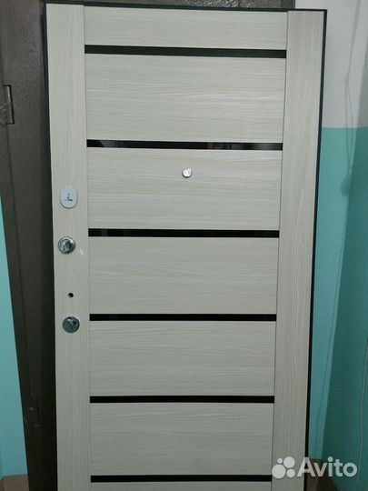 Дверь входная металлическая новая