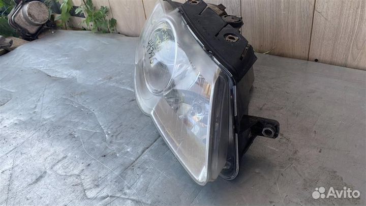 Фара правая от VW Passat (B6) 2005-2010