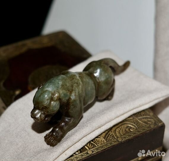 Артефакт из нефрита Тигр