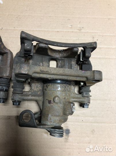 Суппорт задний левый ; правый Фольксваген Т5