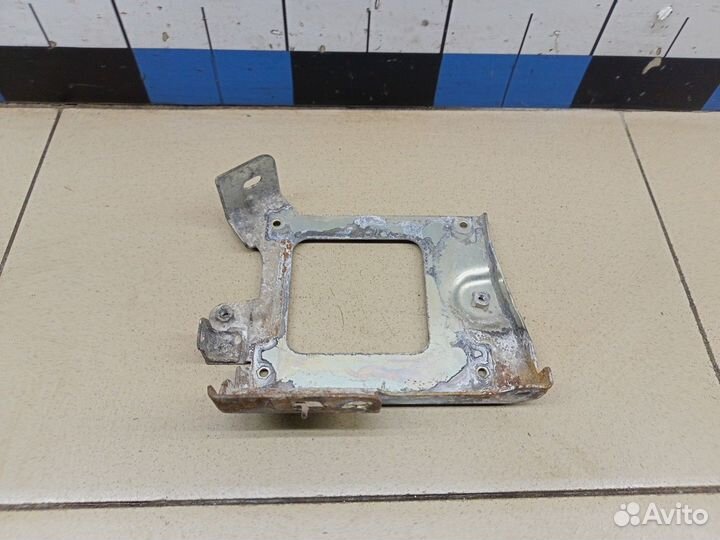 Кронштейн (сопут. товар) LX 570