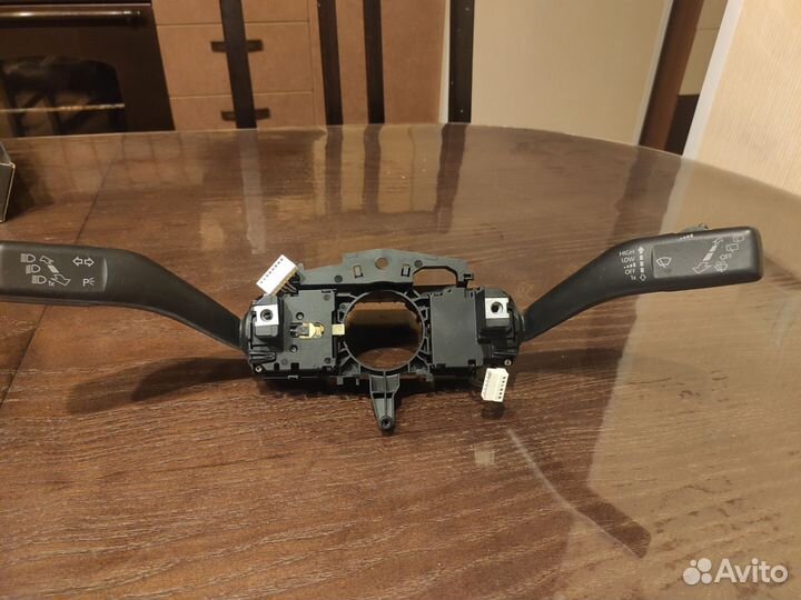 Переключатель подрулевой Volkswagen 5k0953507BB