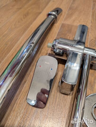 Смеситель Iddis для ванны/душа