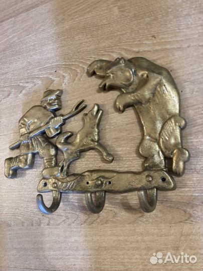 Вешалка настенная металлическая