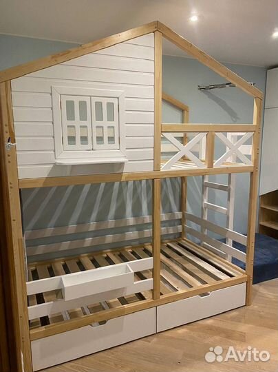 Кроватка домик двухъярусная
