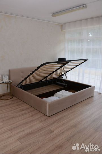 Кровать с подъемным механизмом + матрас 200х200