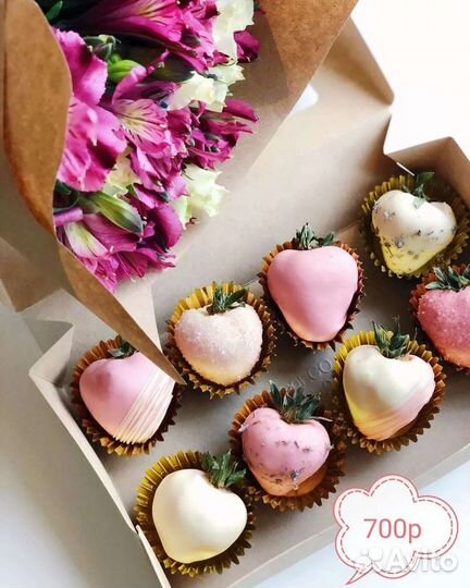 Клубника в шоколаде с цветами