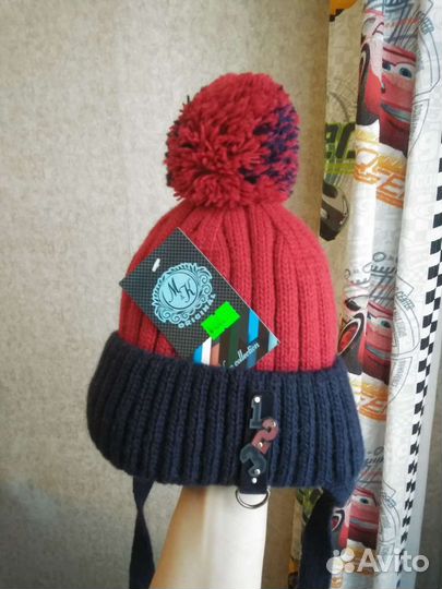 Шапка зимняя новая на 4-5 лет