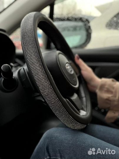 Оплетка руля со Стразами черная S2041