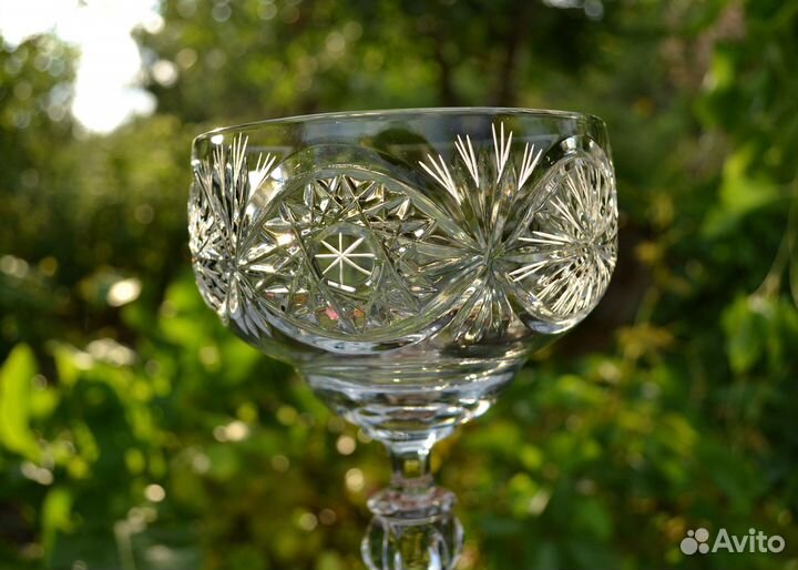 Хрустальная конфетница на ножке