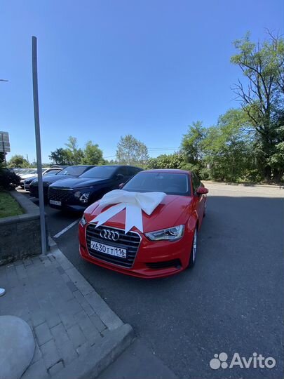 Большой подарочный бант на авто