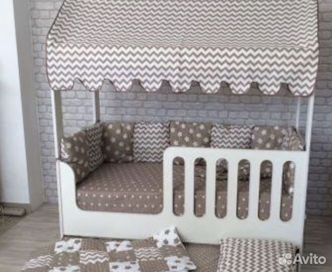 Кровать домик