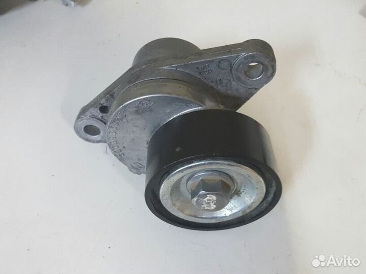 Натяжитель ремня генератора Рено Логан Сандеро