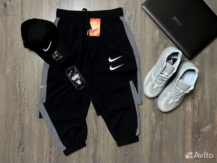 Спортивные штаны Nike Swoosh