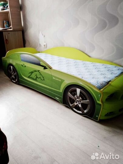 Детская кровать машина с матрасом