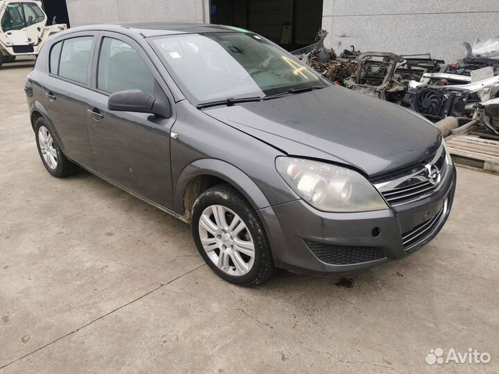 Блок управления двигателем Opel Astra 55563495