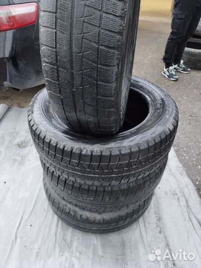 Bridgestone Blizzak Revo GZ 215/60 R17