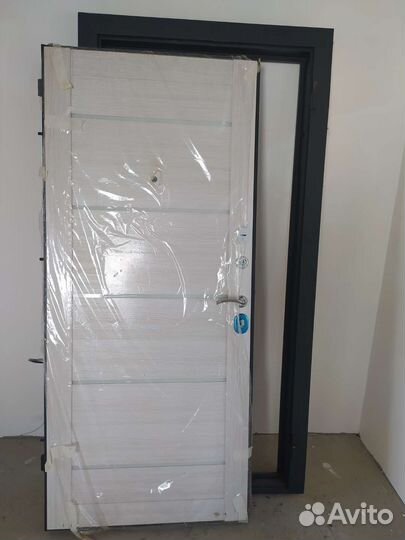 Дверь входная металлическая от застройщика
