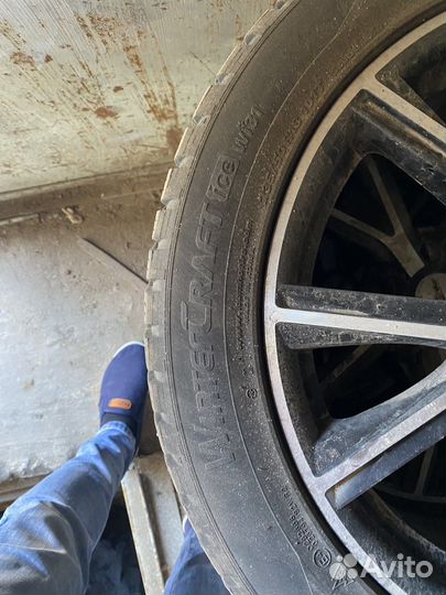 Kumho WinterCraft Ice WI31 235/50 R18