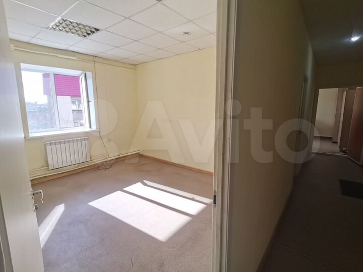 Студия, зал43 м², 15 кв.м. -офис