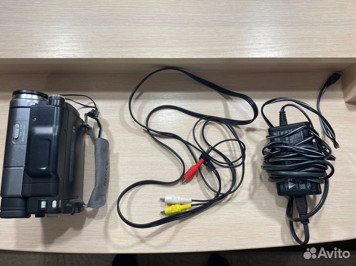 Видеокамера Sony Digital 8 Handycam 990x