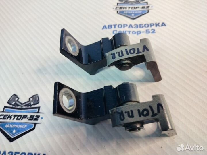 Петля двери передняя правая Volkswagen Tiguan 1