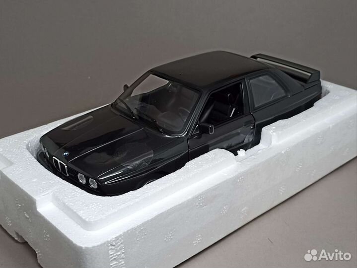 BMW M3 E30 Street 1:18 Minichamps