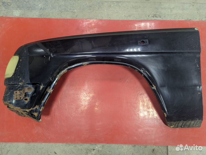 Крыло левое Волга 3110 под ремонт