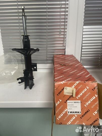 Амортизатор подвески передний левый Каризма,S40