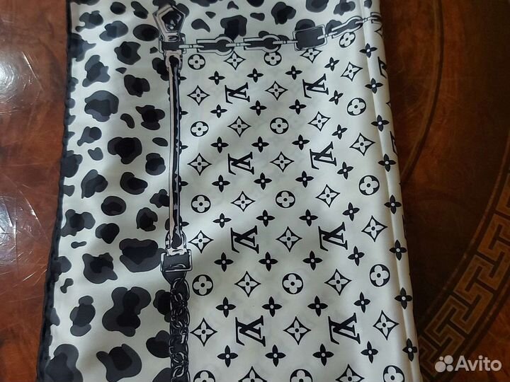 Платок шелковый бренд