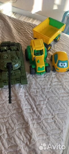 Трактор, танк, машинка пакетом