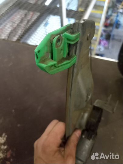 Передний левый стеклоподъёмник Renault Scenic 2