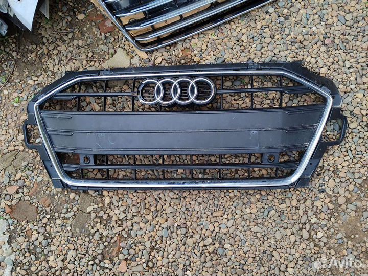 Решетка радиатора Audi A4 B9