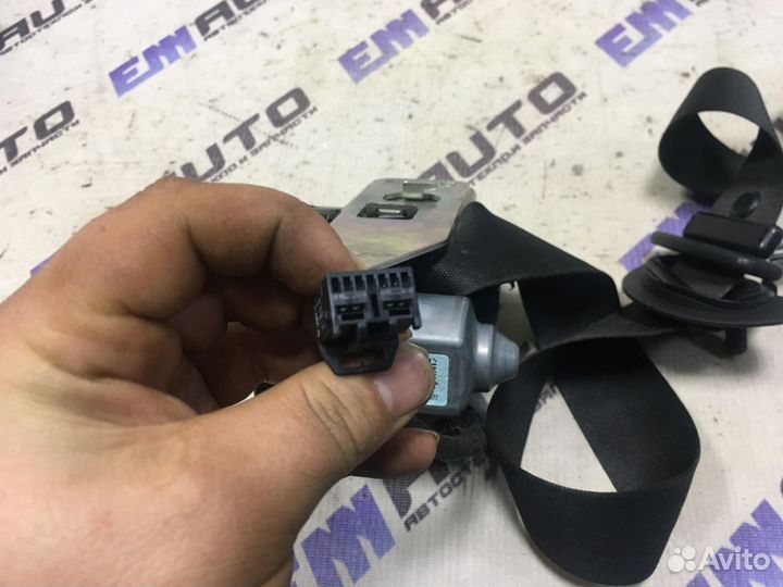 Ремень безопасности передний правый бмв 730D F01